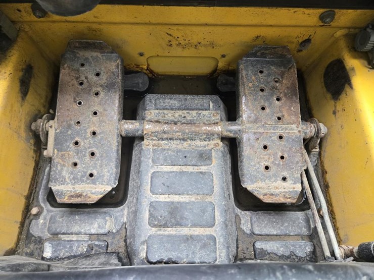 new-holland-c238-image-18