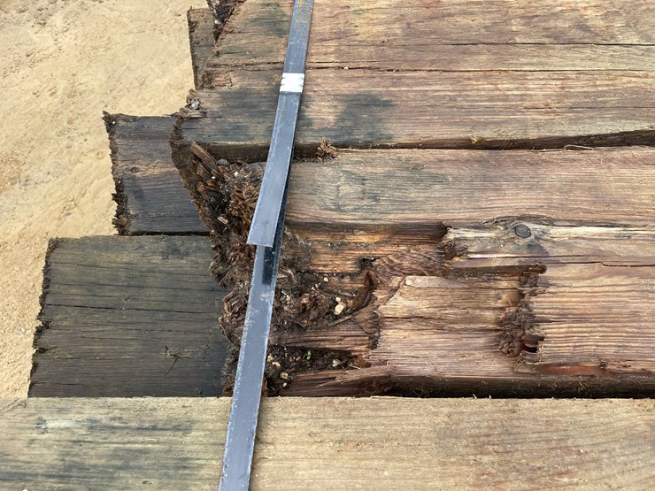 #3632-•-bundle-of-used-guard-rail-posts-image-9