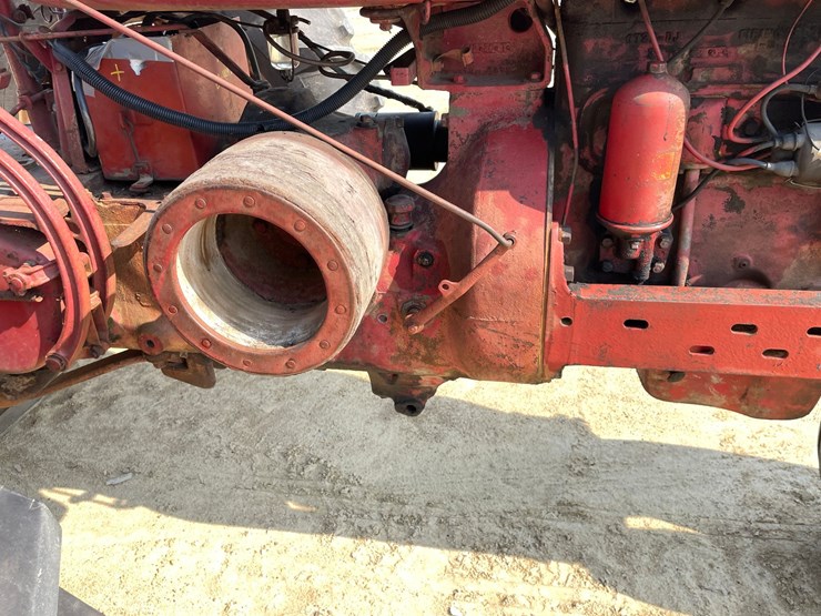 #300-•-1951-farmall-m-tractor-image-23