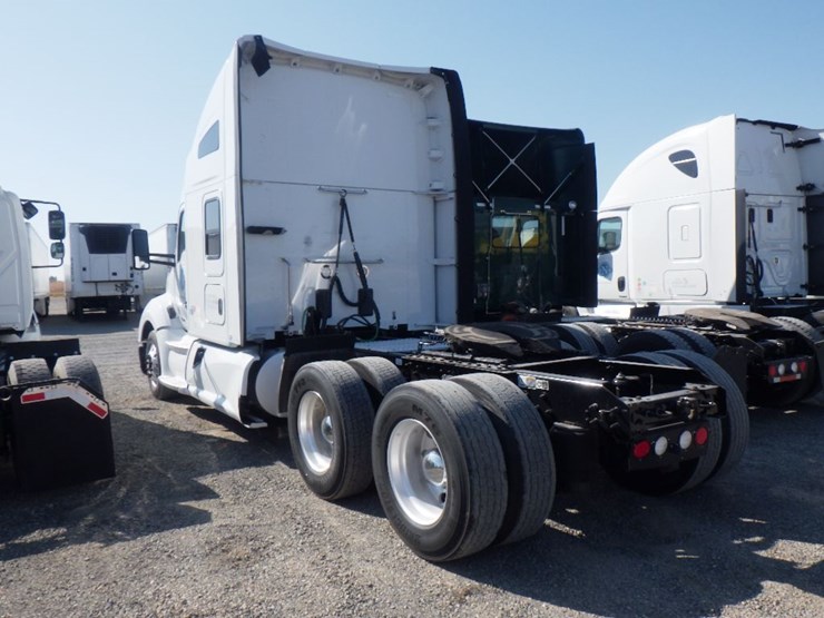 2017-kenworth-t680-image-14