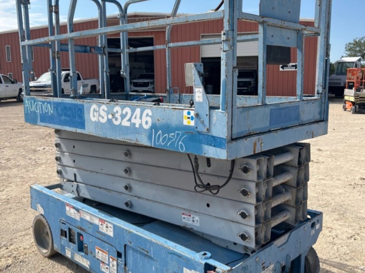genie-man-lift-image-4