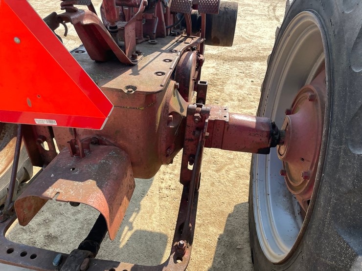 #300-•-1951-farmall-m-tractor-image-19
