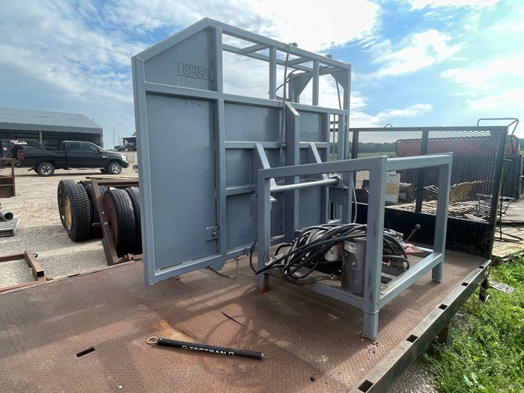 #303-•-tidenberg-heavy-duty-lay-down-cattle-chute-image-4
