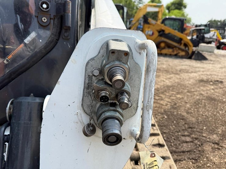 2020-bobcat-t770-image-11