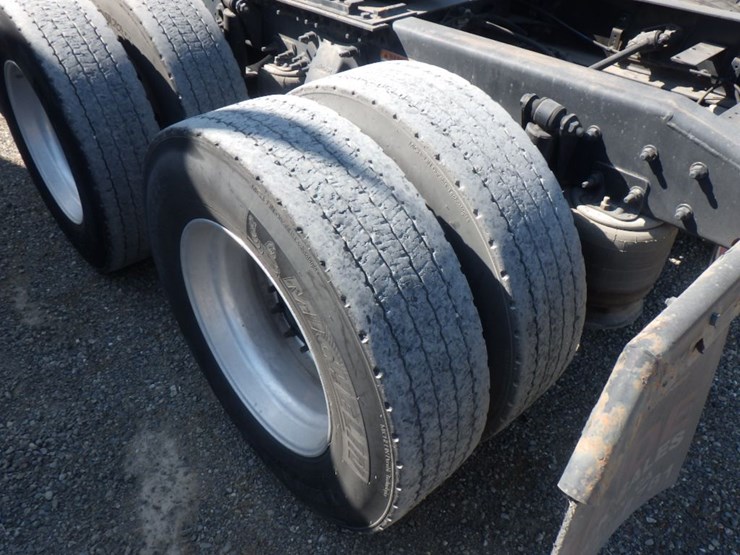 2015-freightliner-cascadia-125-image-13