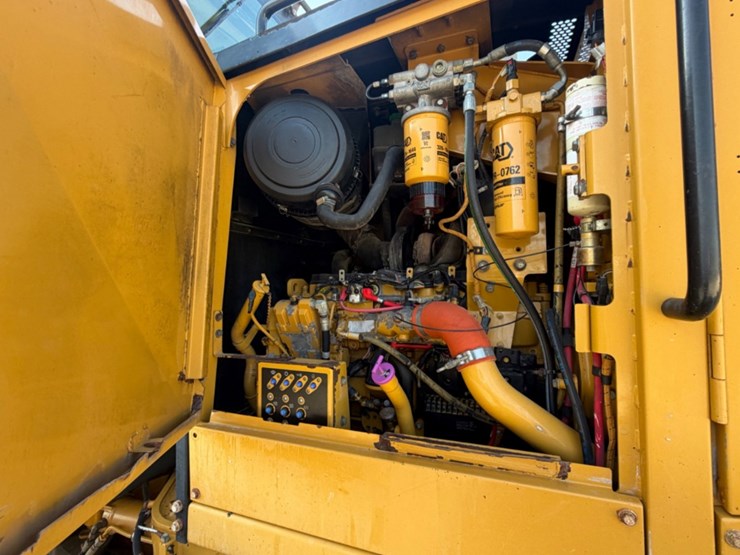 2011-caterpillar-140m-image-11