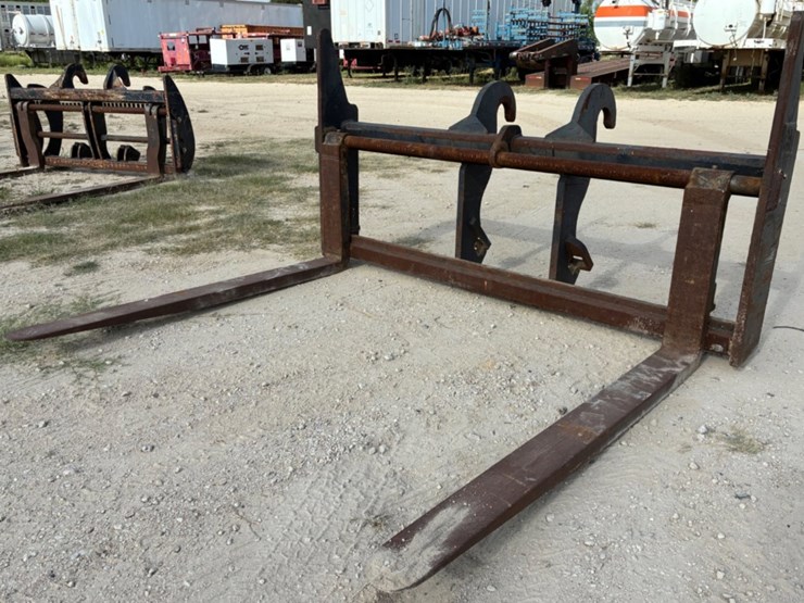 cat-fork-attachment-for-loader-image-1