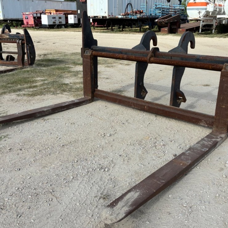 CAT FORK ATTACHMENT FOR LOADER