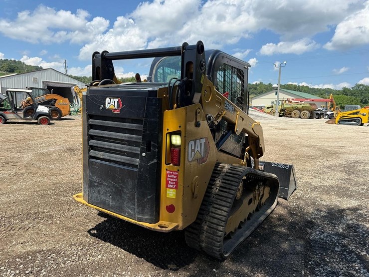 2023-caterpillar-259d3-image-4