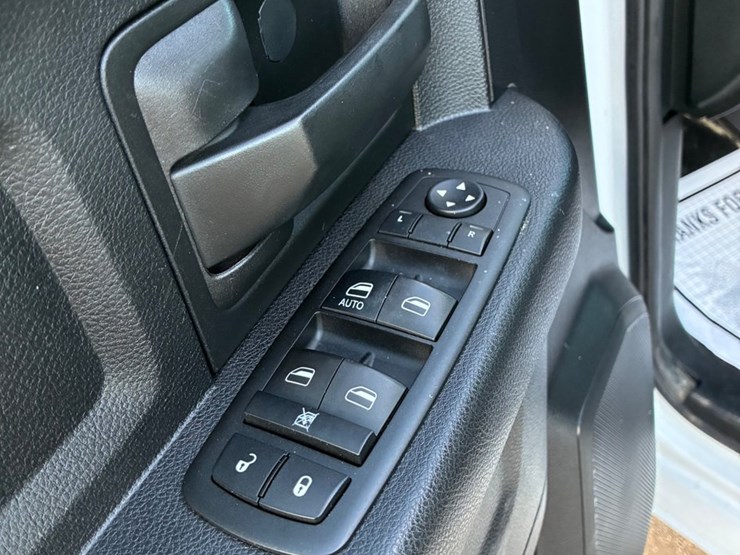 2015-dodge-ram-2500-image-14