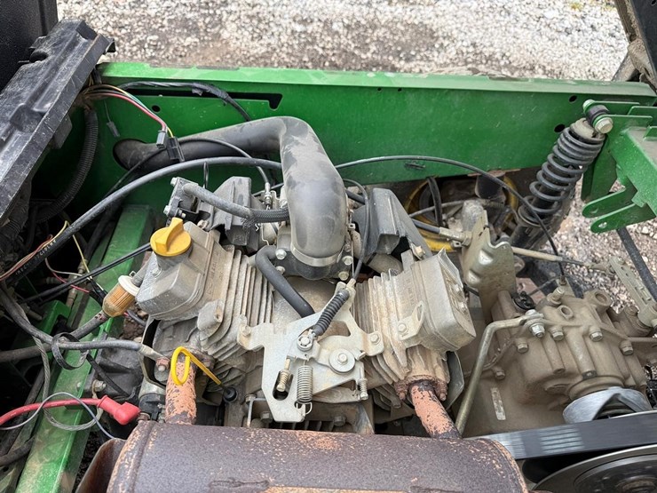2014-john-deere-gator-tx-image-16