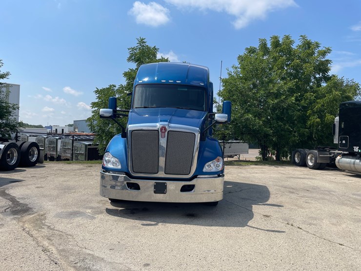 2020-kenworth-t680-image-2