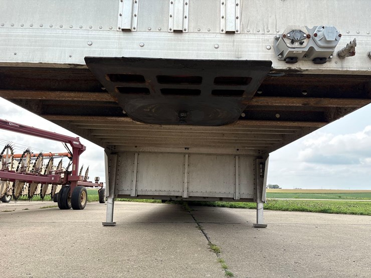 2014-wilson-livestock-trailer-image-39