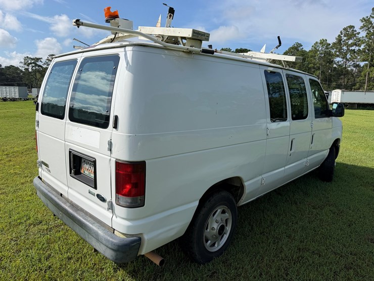 2012-ford-e150-image-5