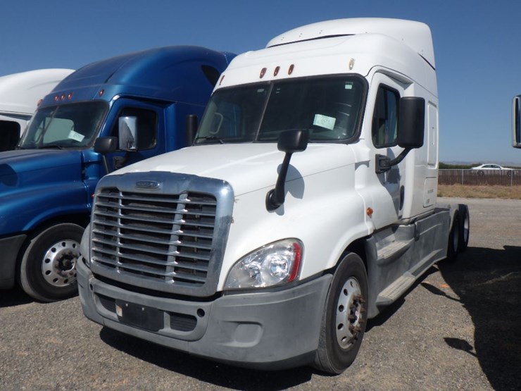 2015-freightliner-cascadia-125-image-1
