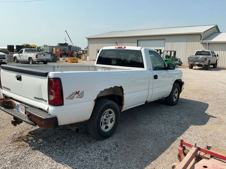 2004-chevrolet-silverado-1500-image-4
