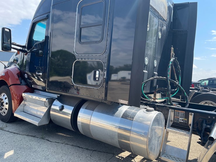 2019-kenworth-t680-image-16