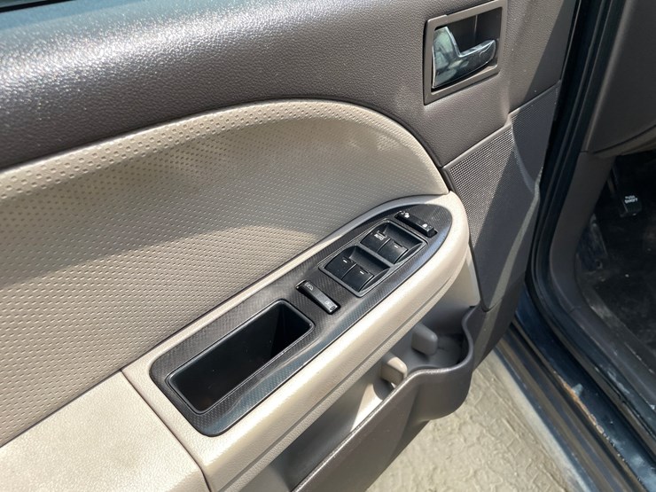 2008-ford-taurus-x-image-33