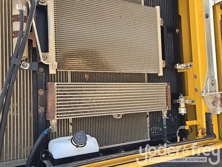 2016-caterpillar-336fl-image-36