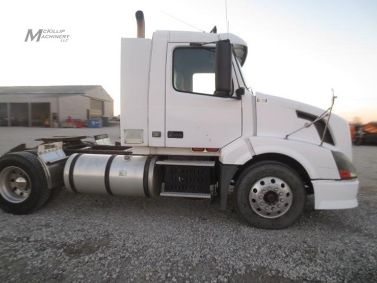 2008-volvo-vnl42t300-image-5