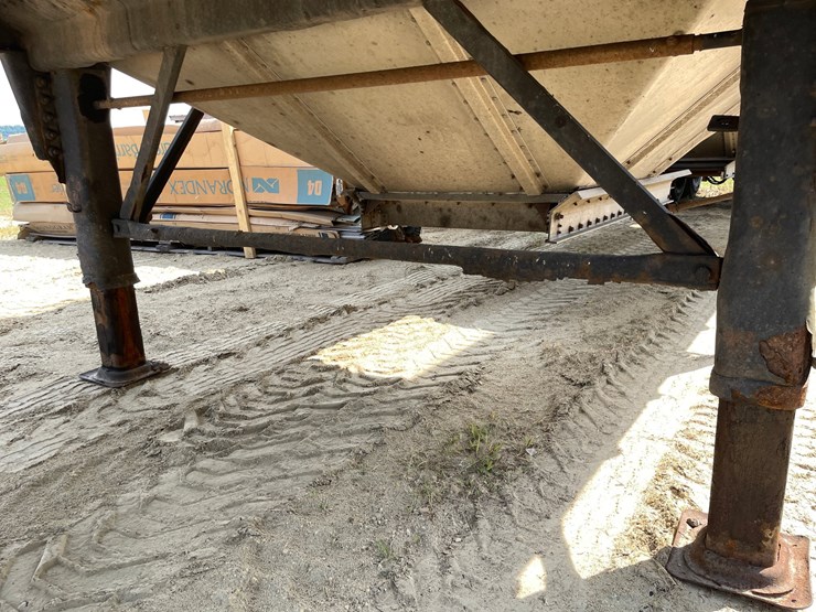 2011-merritt-42'-hopper-image-42