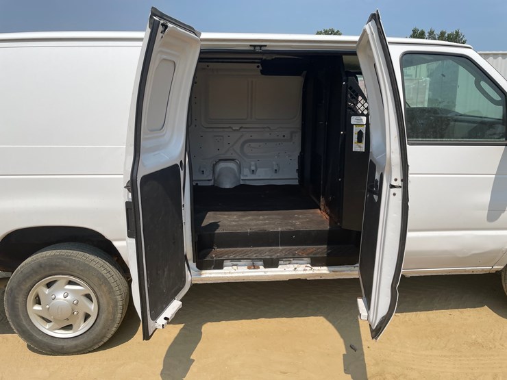 2009-ford-e350-image-40