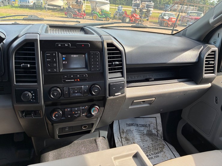 2022-ford-f550-xl-image-9