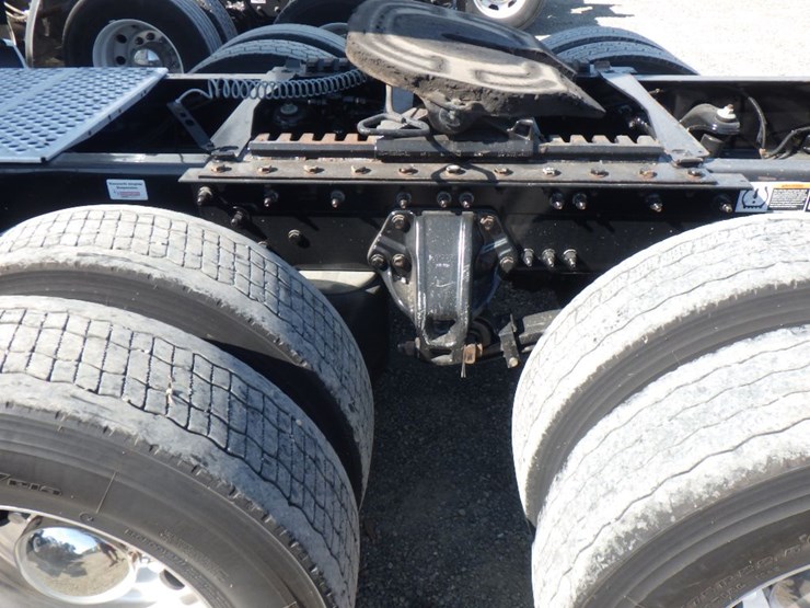 2017-kenworth-t680-image-17