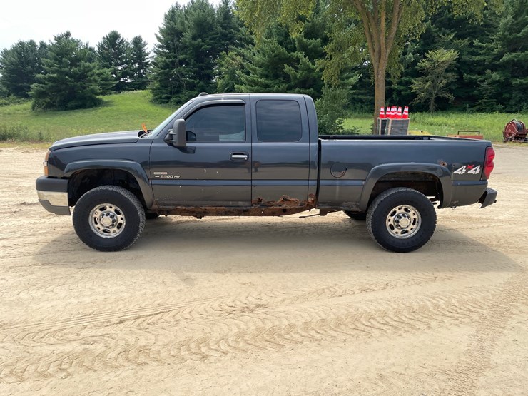 2003-chevrolet-silverado-2500hd-image-8