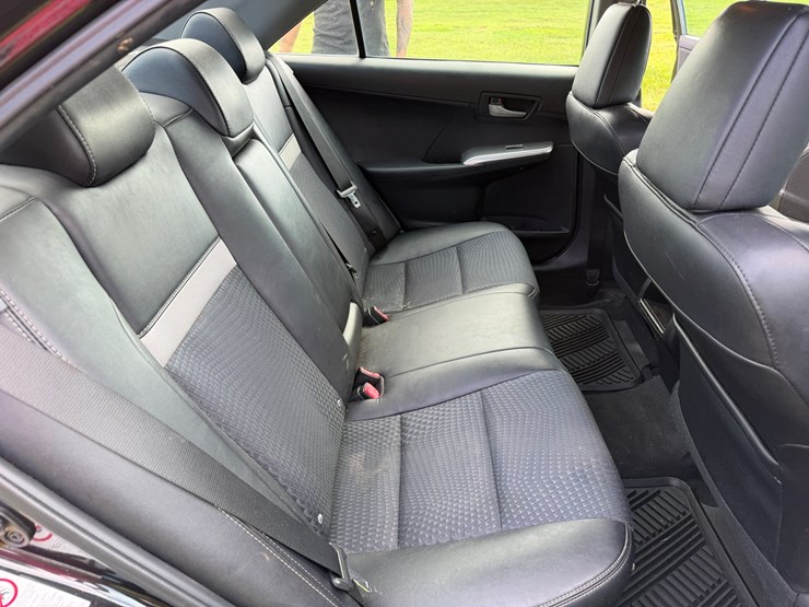 #106-•-2013-toyota-camry-passenger-car-image-19