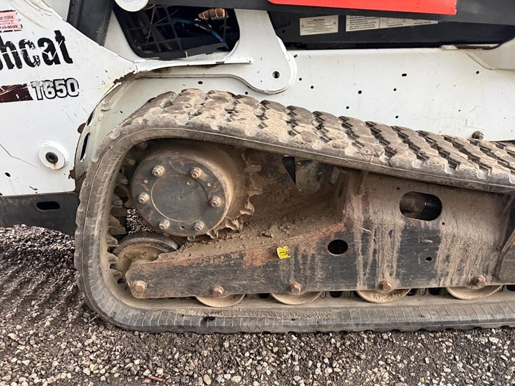 2011-bobcat-t650-image-13