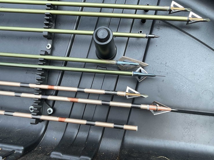 #5715-•-hoyt-usa-bow-image-8