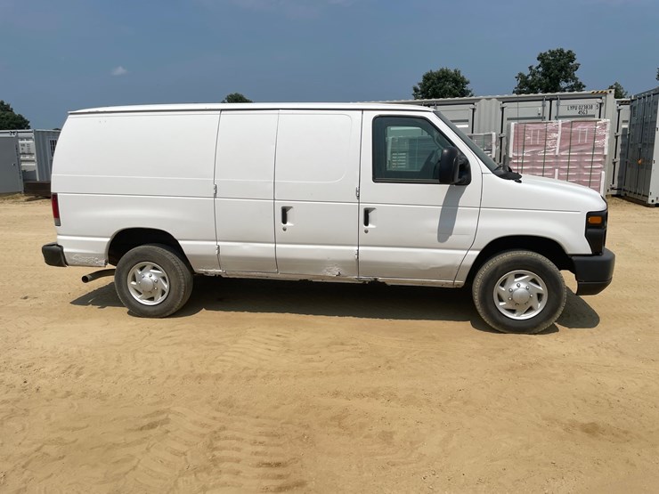 2009-ford-e350-image-4