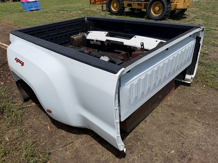 #112-•-2019-chevrolet-high-country-dually-truckbed-image-4