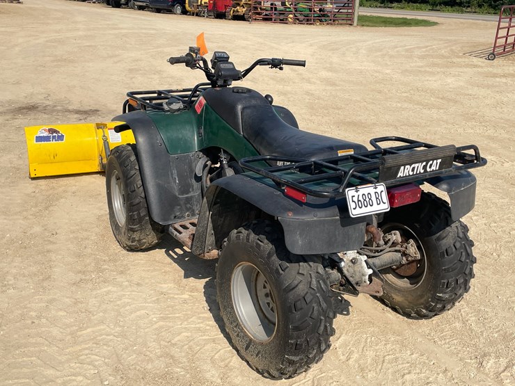 #1231-•-2000-arctic-cat-4-wheeler-with-5'-moose-plow-image-7