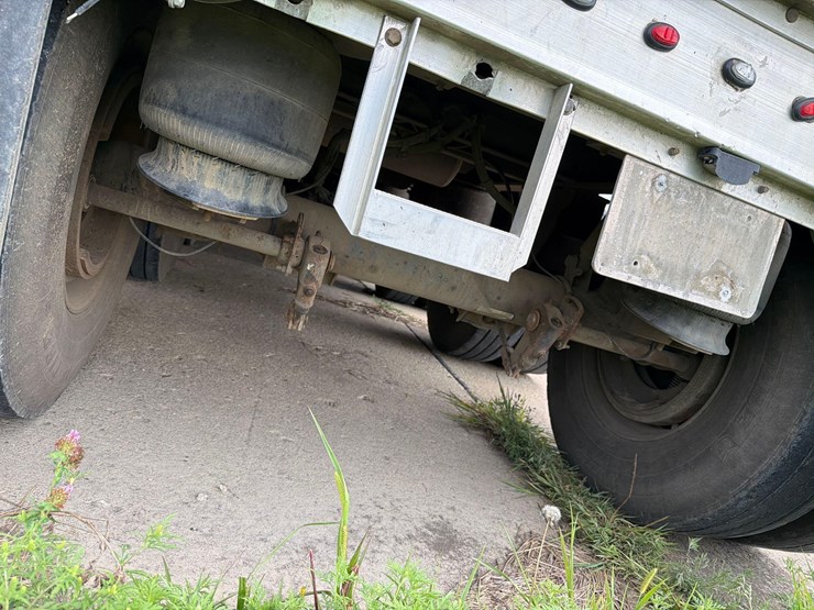 2016-wilson-livestock-trailer-image-10