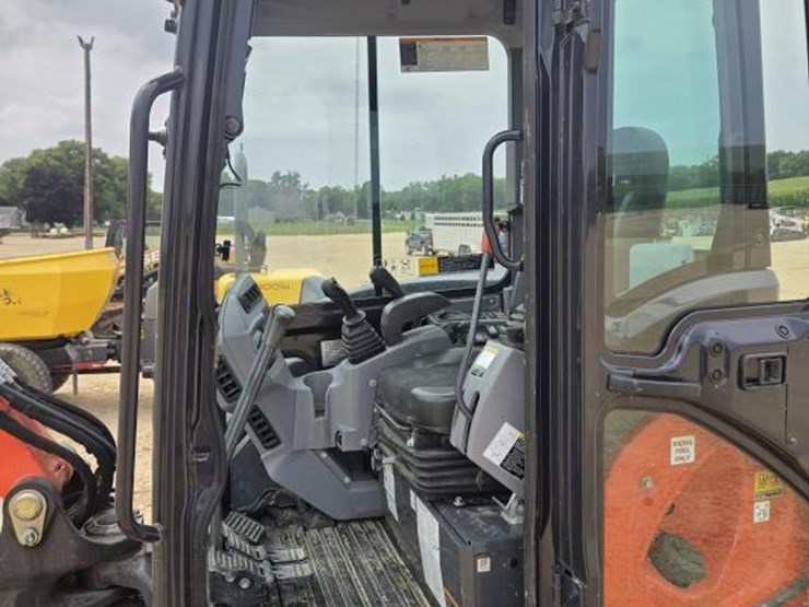 2020-kubota-u55-image-16