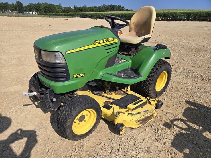 john-deere-x585-image-1