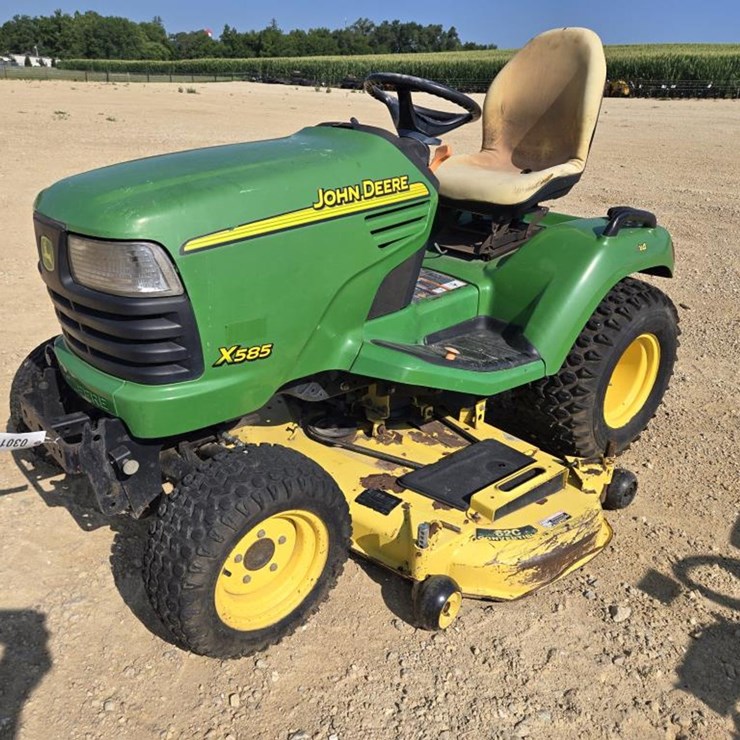 JOHN DEERE X585