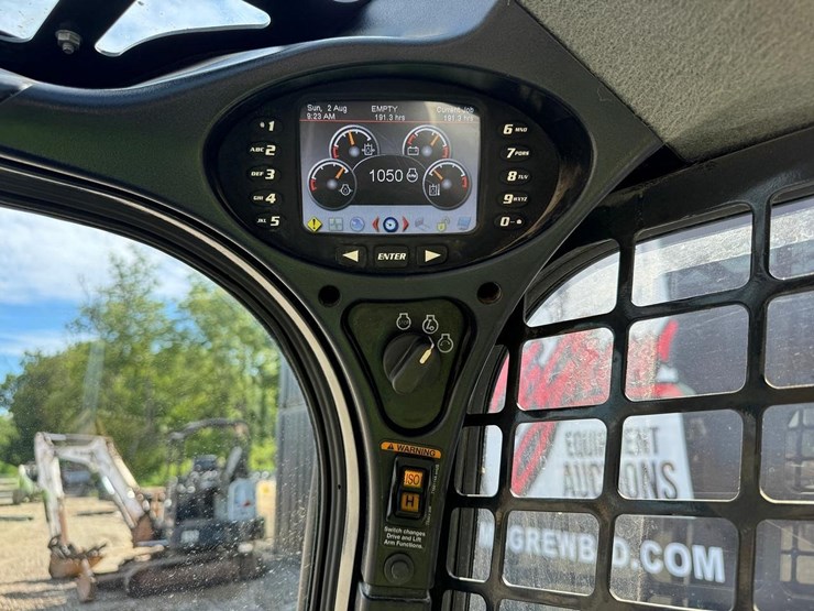 2023-bobcat-t770-image-24