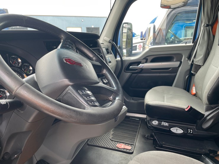 2020-kenworth-t680-image-17