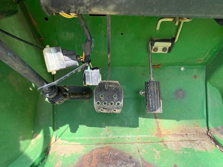 2014-john-deere-gator-tx-image-18