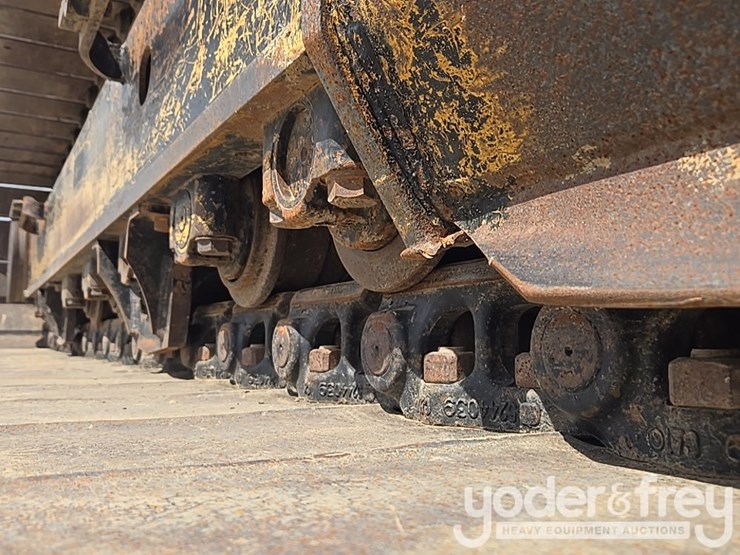 2019-caterpillar-336-image-18