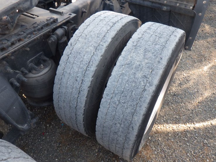 2015-freightliner-cascadia-125-image-6