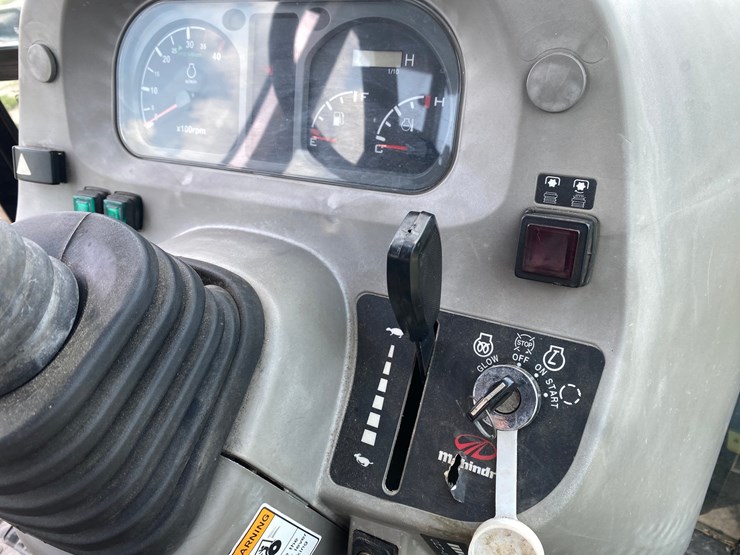 2012-mahindra-6010-image-19