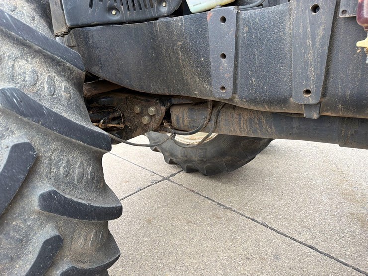 2009-new-holland-t8050-image-32
