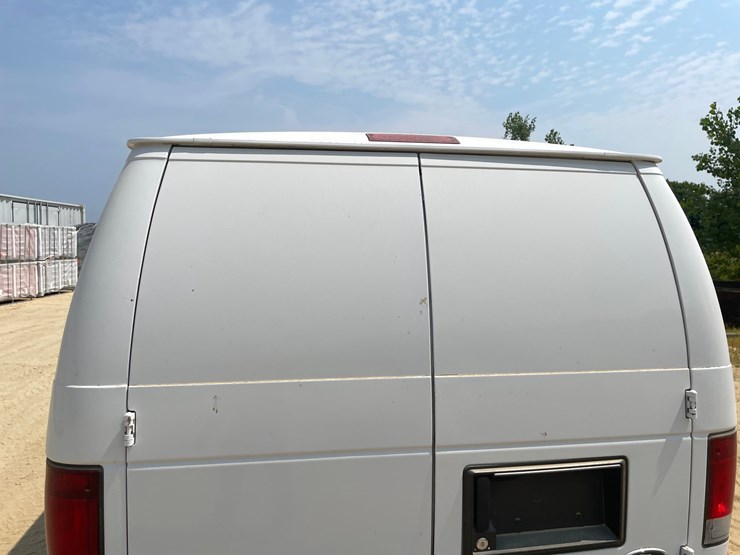 2009-ford-e350-image-22