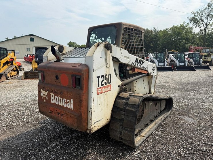 bobcat-t250-image-4