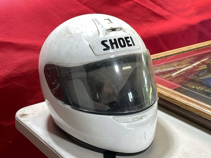 #5748-•-shoei-motorcycle-helmet-image-3