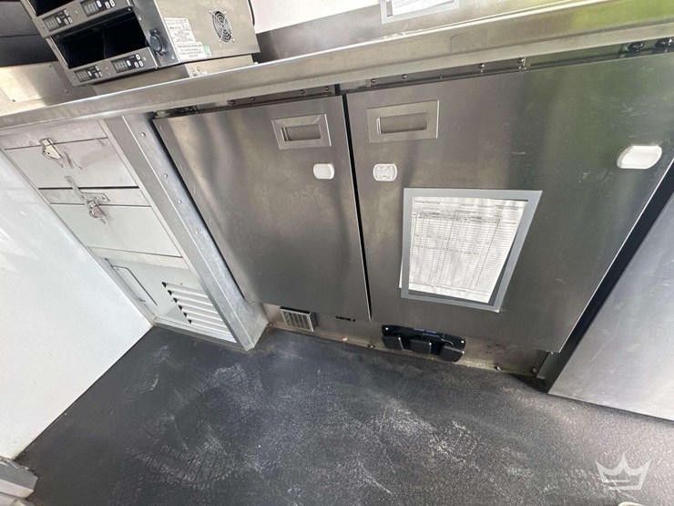 2021-mercedes-benz-sprinter-4500-image-15